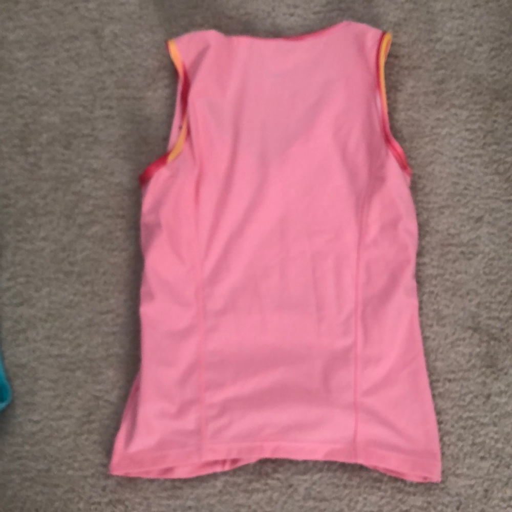 2 Nike / one 90 degrees workout tops - Picture 5 of 7